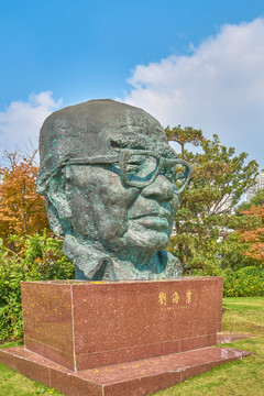刘海粟雕塑