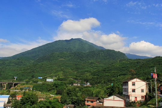 荥经马耳山景色