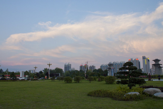 蓝天白云草地