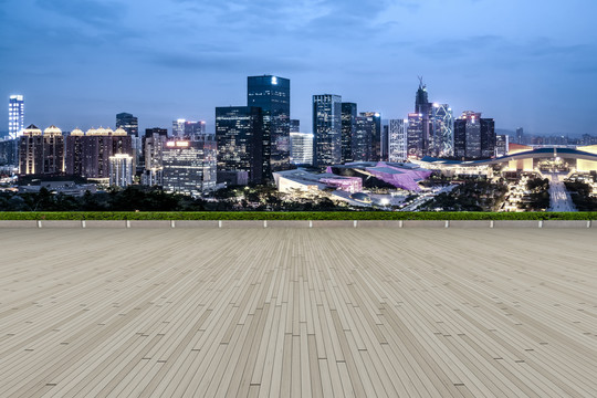 木地板观景台和城市景观