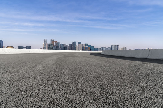 城市景观天际线和道路弯道