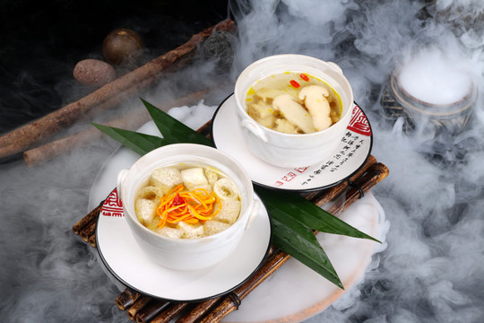 珍菌汤和松茸鸡汤