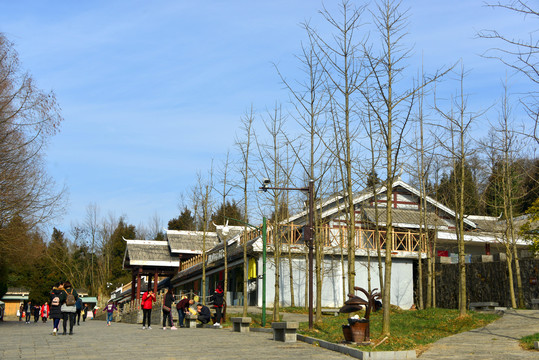 张家界的游客服务区及小吃集市