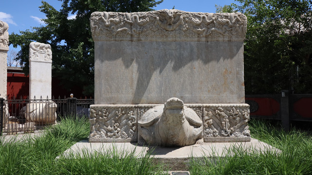 龟驼石碑
