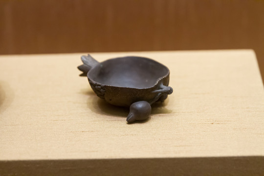 江苏苏州博物馆清代紫砂石榴杯