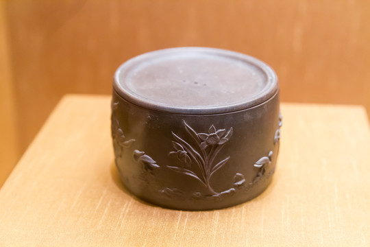 江苏苏州博物馆清代紫砂蟋蟀罐