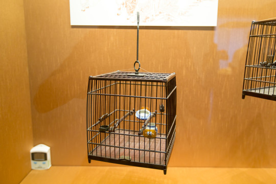 江苏苏州博物馆近代红木鸟笼