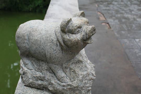 猪雕塑