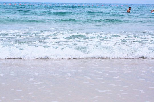 海浪沙滩