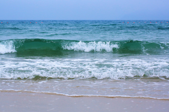 海浪沙滩