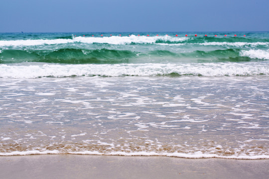 海浪沙滩