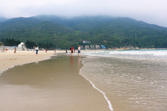 海浪沙滩