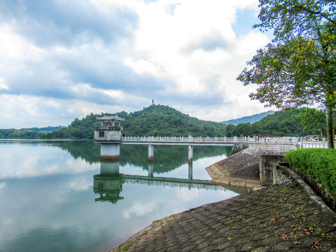 红花湖主坝