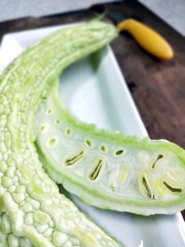 新鲜绿色蔬菜苦瓜食材特写