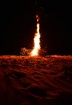 沙漠篝火