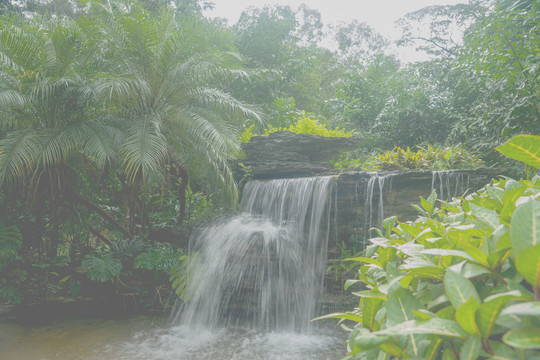 山间流水