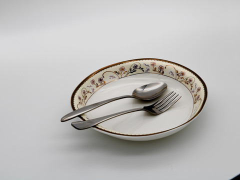 瓷器餐具瓷盘钢勺子及叉子