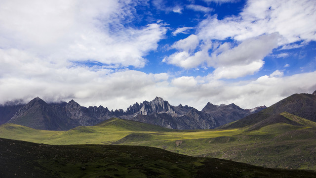高原群山