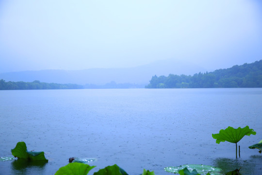 烟雨西湖