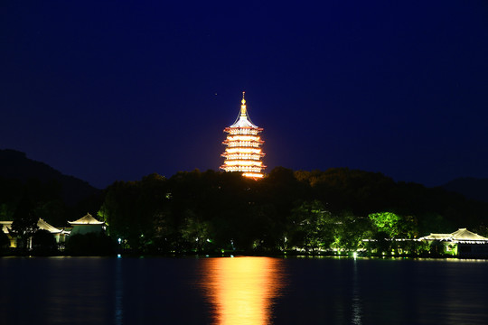 雷峰塔夜景