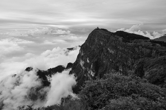 黑白版峨眉山金顶风光