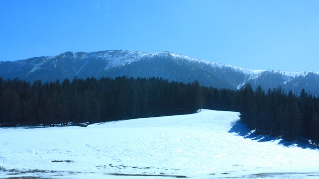 伊乌雪山