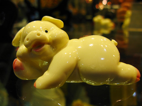 可爱陶瓷猪