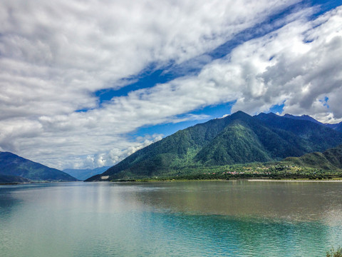 雅鲁藏布大峡谷