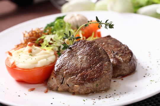 炭烧眼肉牛排