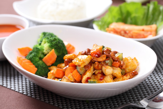腰果鸡丁饭