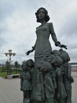 俄罗斯雕塑乡村女教师