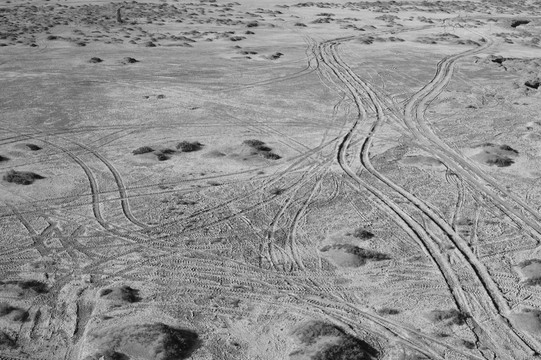 戈壁荒滩艺术线条