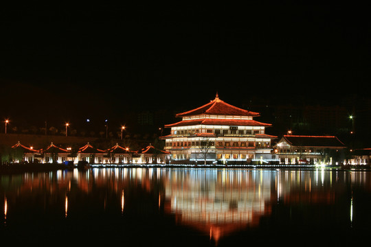 西安曲江池公园阅江楼夜景