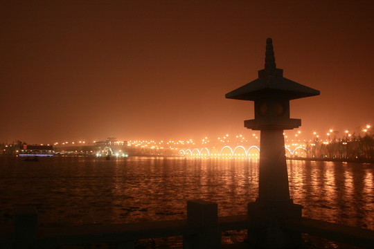 西安曲江池公园夜景