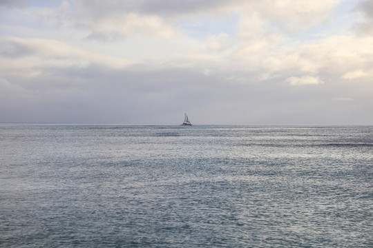 海里的船