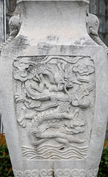 龙纹石雕