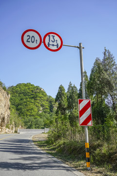 公路警示牌