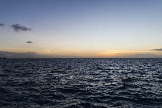海面日落