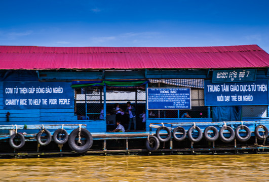 柬埔寨水上学校