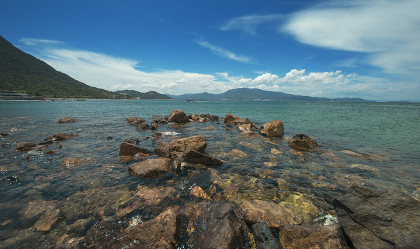 海滩礁石群
