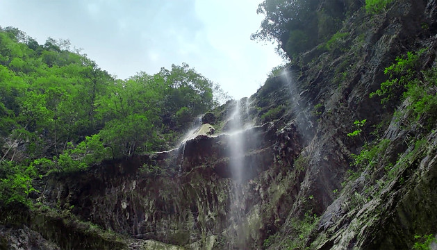 山溪流水