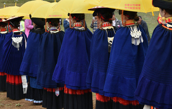 彝族服饰