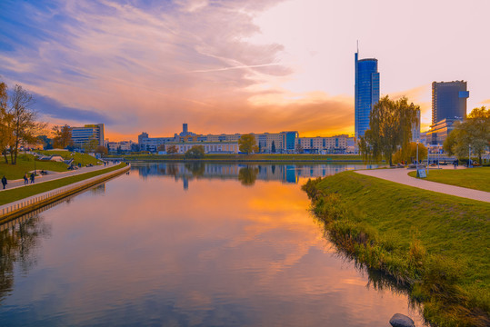 城市夕阳