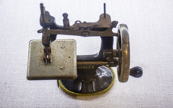 微型缝纫机