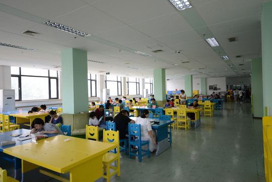 天津图书馆阅览室