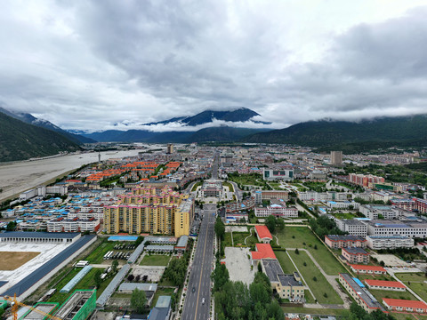 林芝市市区航拍1