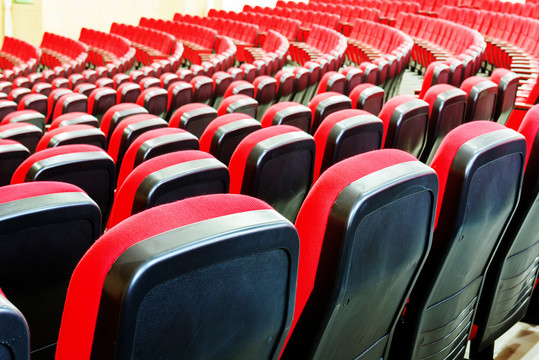 电影院里的红色座位