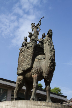 丝路乐舞青铜组雕