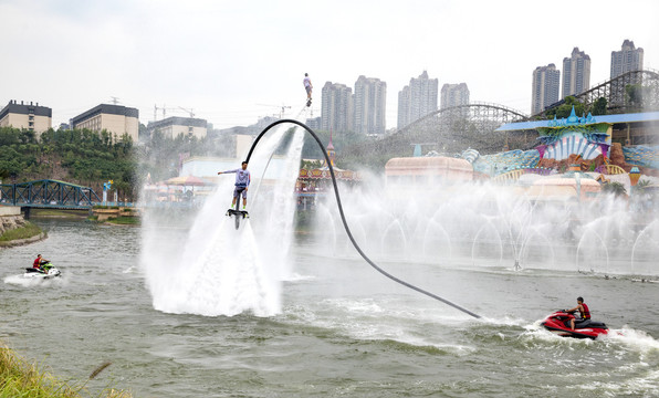 水上飞行器表演