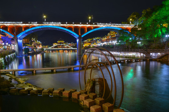 湖南湘西凤凰古城夏日夜景风光